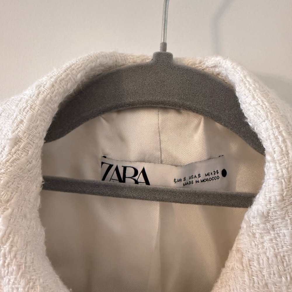 Zara textured jacket with gold buttons - Picture 4 of 4